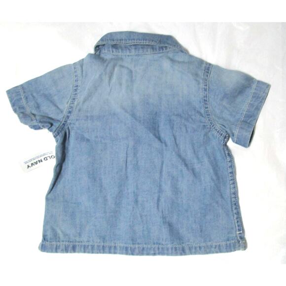 Old Navy Boy's Denim Shirt Blue Short Sleeves Button-Down Pockets Size 12-18 M - Picture 2 of 4